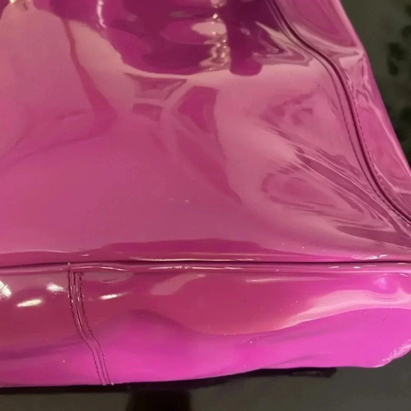 Ted Baker bag in beautiful purple. floral lining with snap closure - Picture 11 of 12